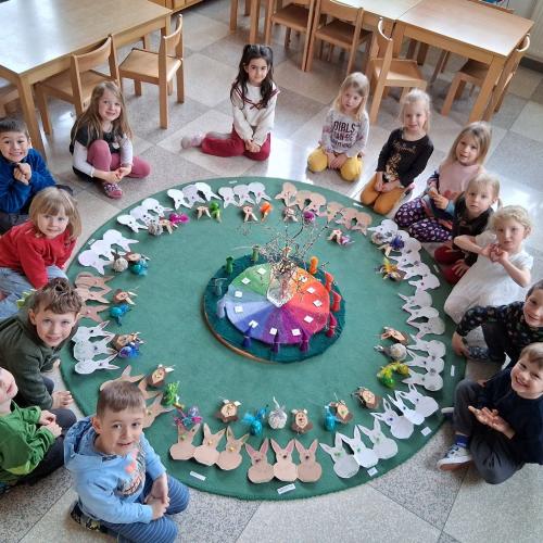 Kindergruppe im Kreis