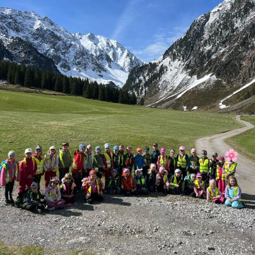 Kinder beim Wandern