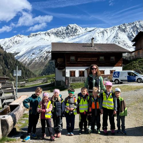 Kinder beim Wandern