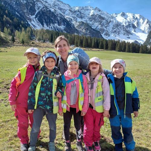 Kinder beim Wandern