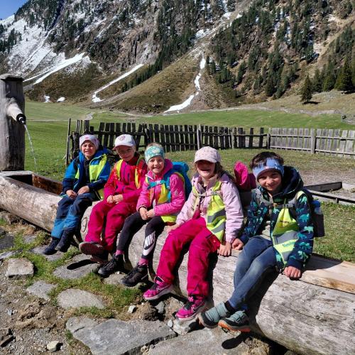 Kinder beim Wandern