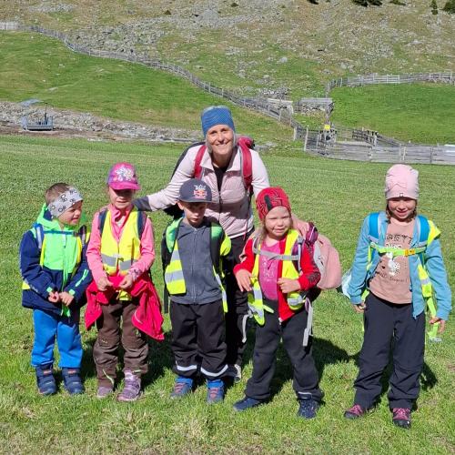 Kinder beim Wandern