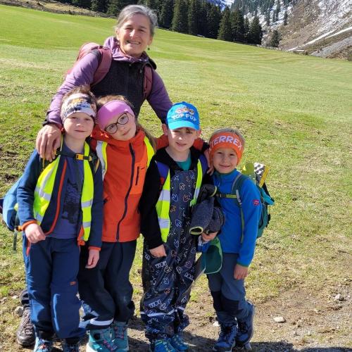 Kinder beim Wandern