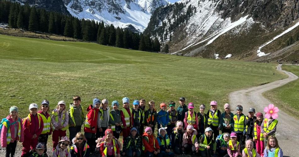 Kinder beim Wandern